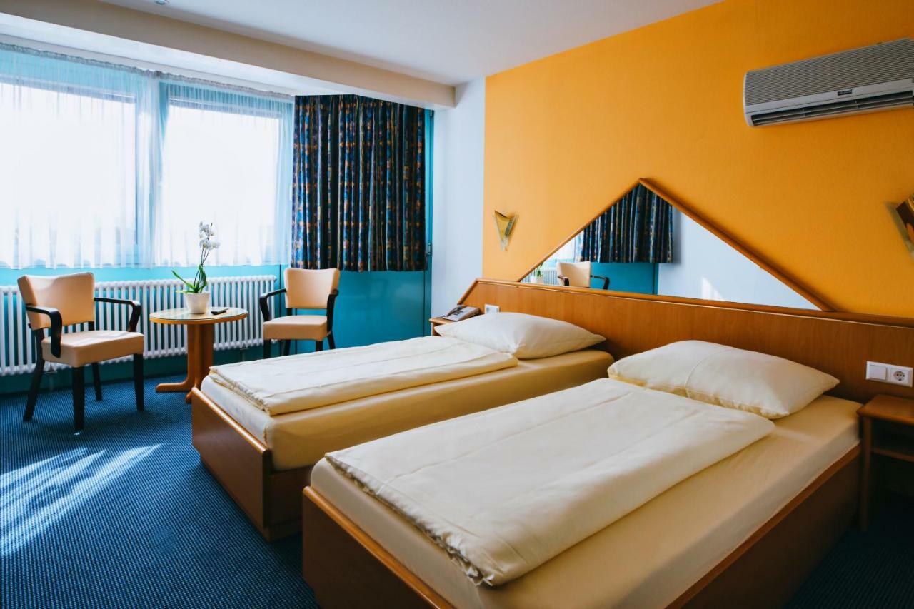Hotel Central ไวล์อัมไรน์ ภายนอก รูปภาพ